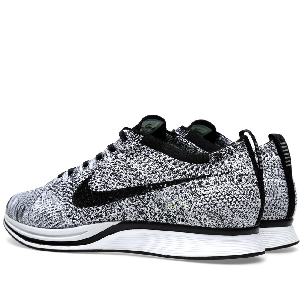 flyknit racer solde